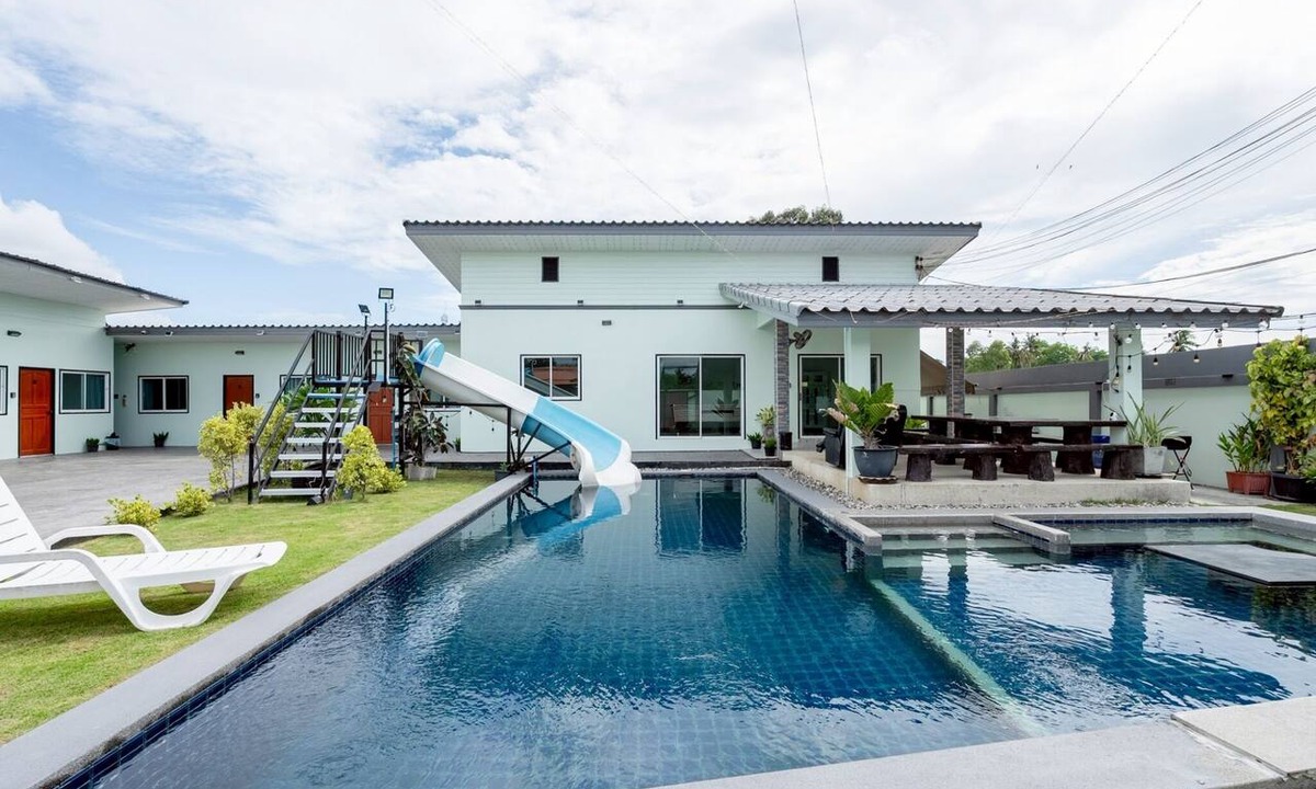 Pong Villa | Luxurious 12-Bedroom Villa Retreat in Tambon Pong, Thailand