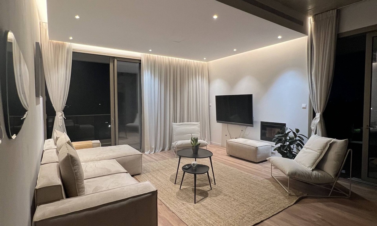 Dasoupolis Apartment | Luxury 2 bedroom penthouse near the city center! Pet-friendly!
