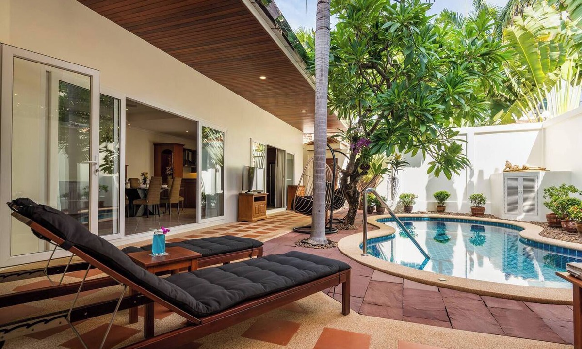 Jomtien Villa | Luxury 2BR Pool Villa Pratamnak Soi5 - 50m to Beach
