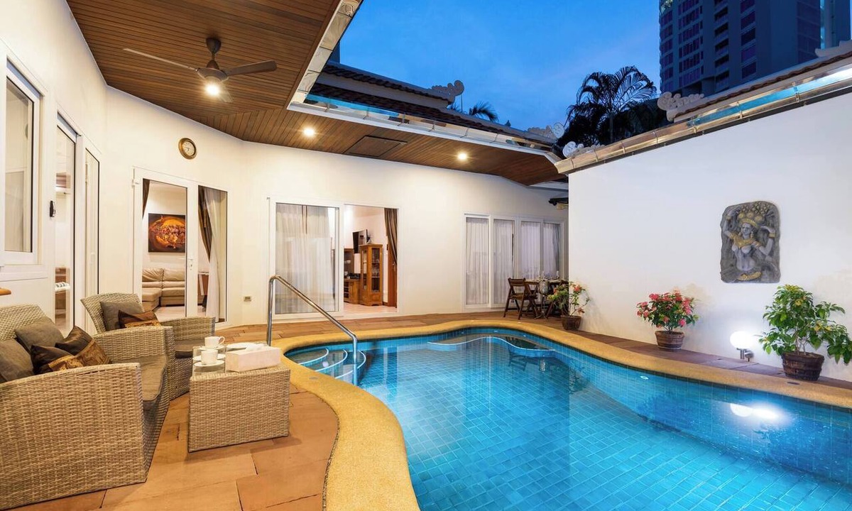 Jomtien Villa | Luxury 4BR Pool Villa Pratamnak Soi5 - 50m to Beach