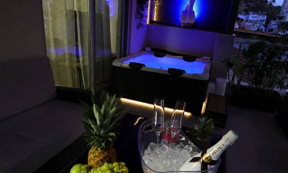 Kaisariani Apartment | Luxury Apartment and wirlpool over athen/Kesariani