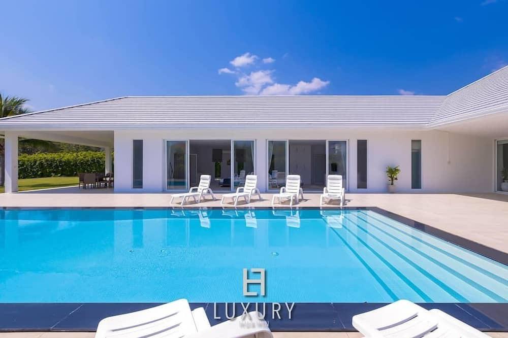 Sam Phraya Villa | Luxury Modern 4 Bedroom Pool Villa (PH111)