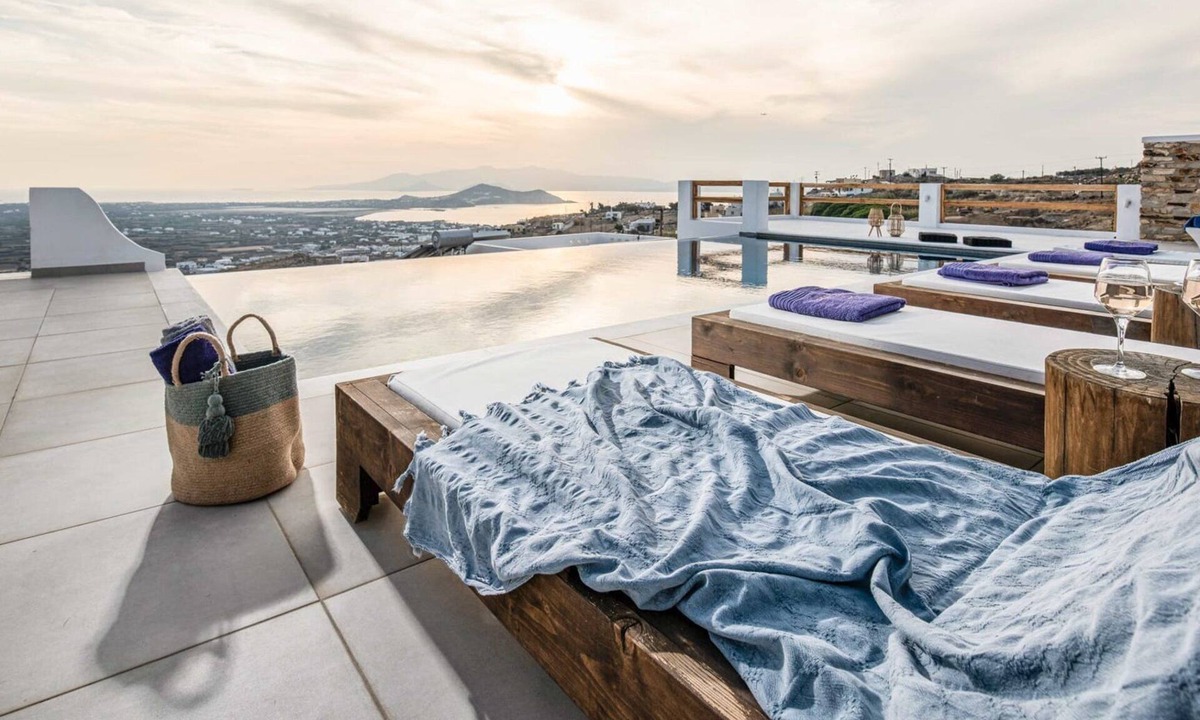 Naxos Town Villa | Luxury Naxos Villa | Villa Chryssa | 4 Bedrooms | Private Pool
