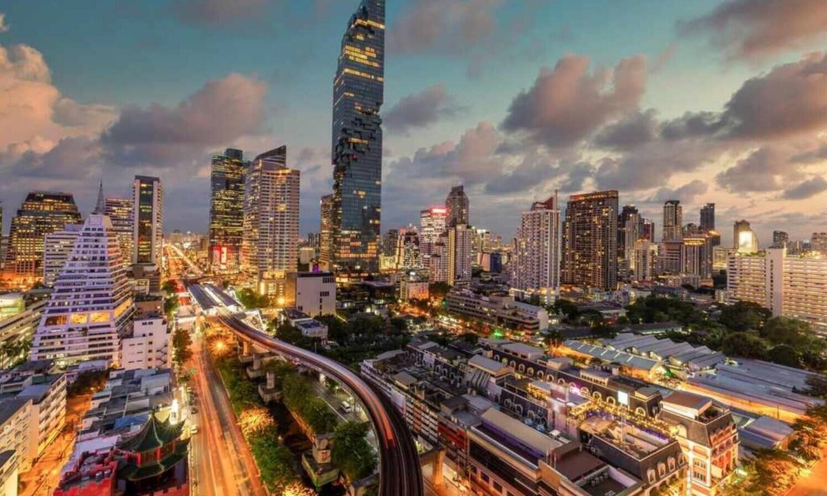 Nana Apartment | LUXURY & SPACIOUS 2 BR PENTHOUSE WITH ROOFTOP ACCESS IN BANGKOK CITY CENTRE