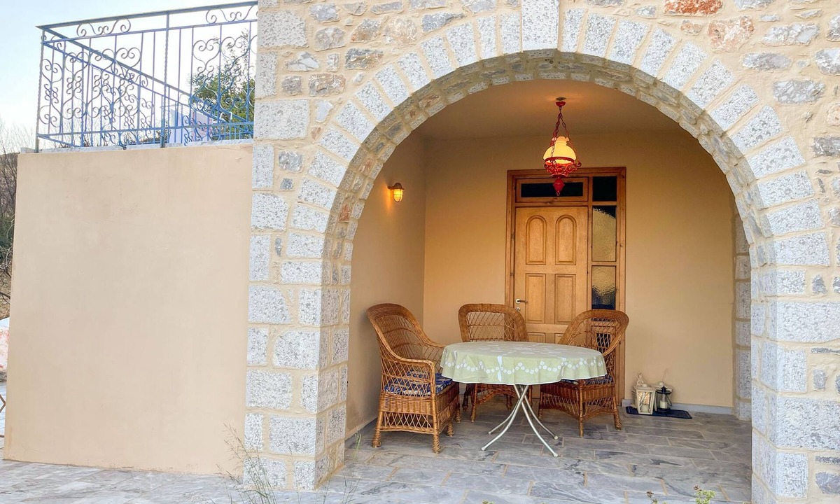 East Mani Apartment | Mani family friendly, mountain house with parking