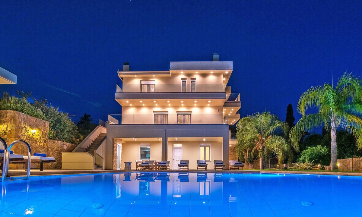 Souda Villa | Melitini Villa, Large modern villa,next to beach