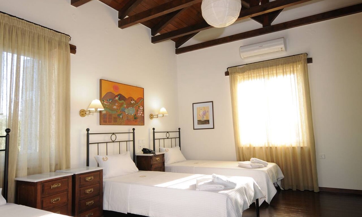 Pyrgos Psilonerou Hotel | Metohi Georgila