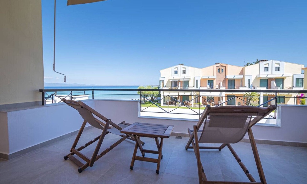 Pefkochori House | Moana Seafront Maisonette by RentalsPro - Pefkochori Halkidiki