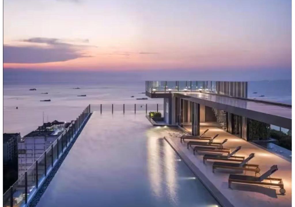 Pattaya Bay Apartment | Modern 1BR at The Base Pattaya Central