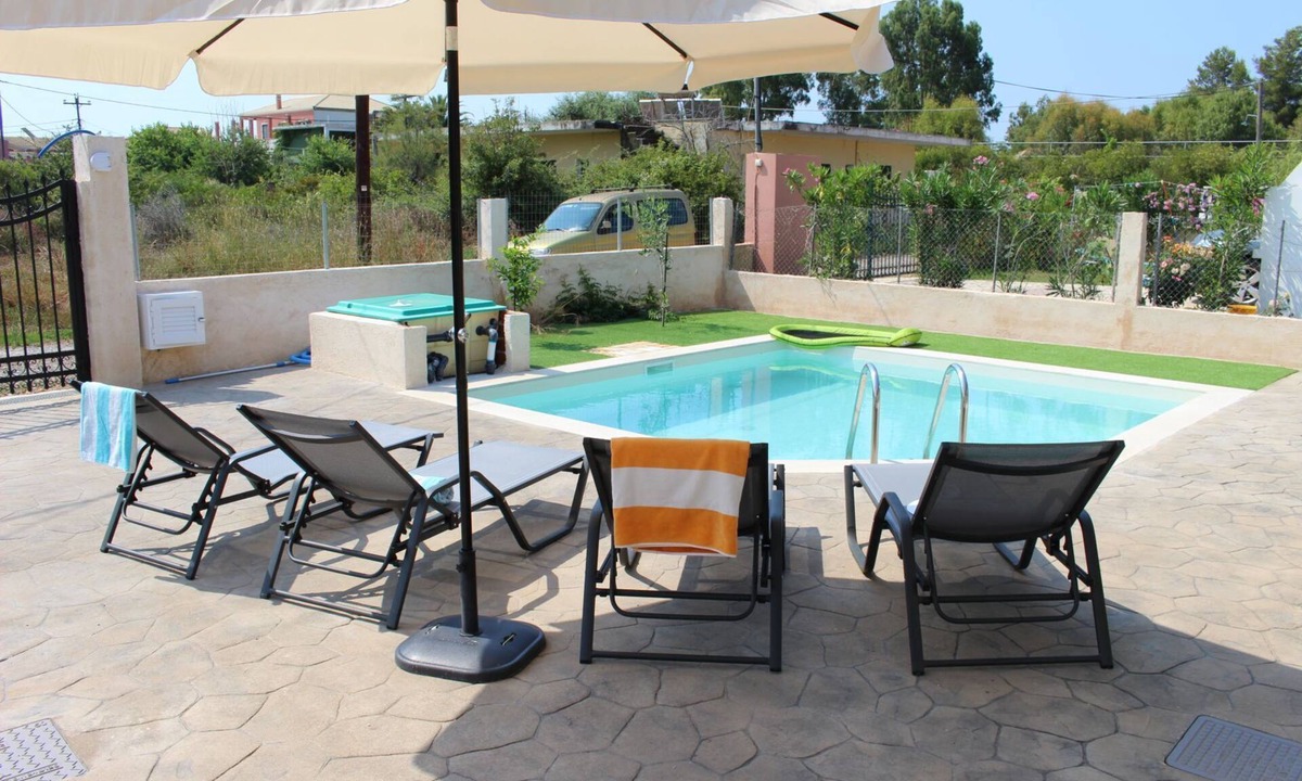 Ag. Georgios Villa | Modern 3 bedroom villa with pool