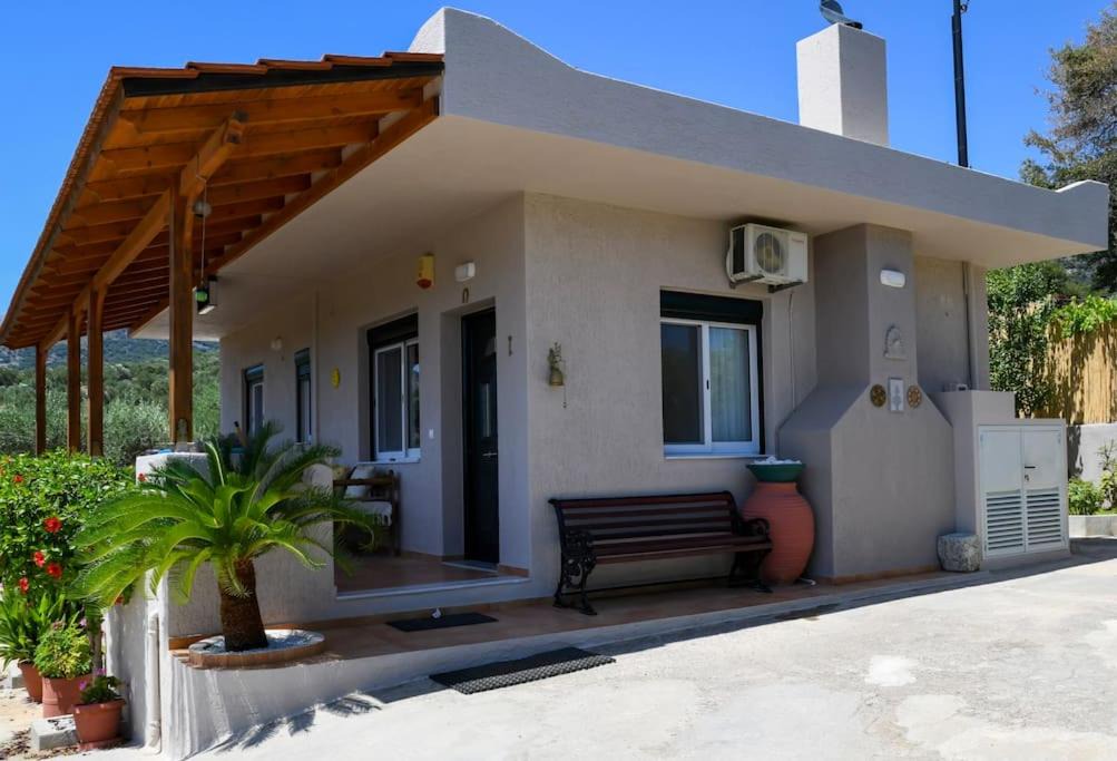 Agios Nikolaos House | Mourelo House