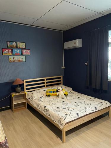 Bangkok Noi House | mug & bed
