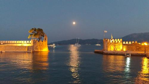 Gefira Mpania Apartment | NAFPAKTOS APARTMENT, STUDIOS AND ROOMS iN PORT