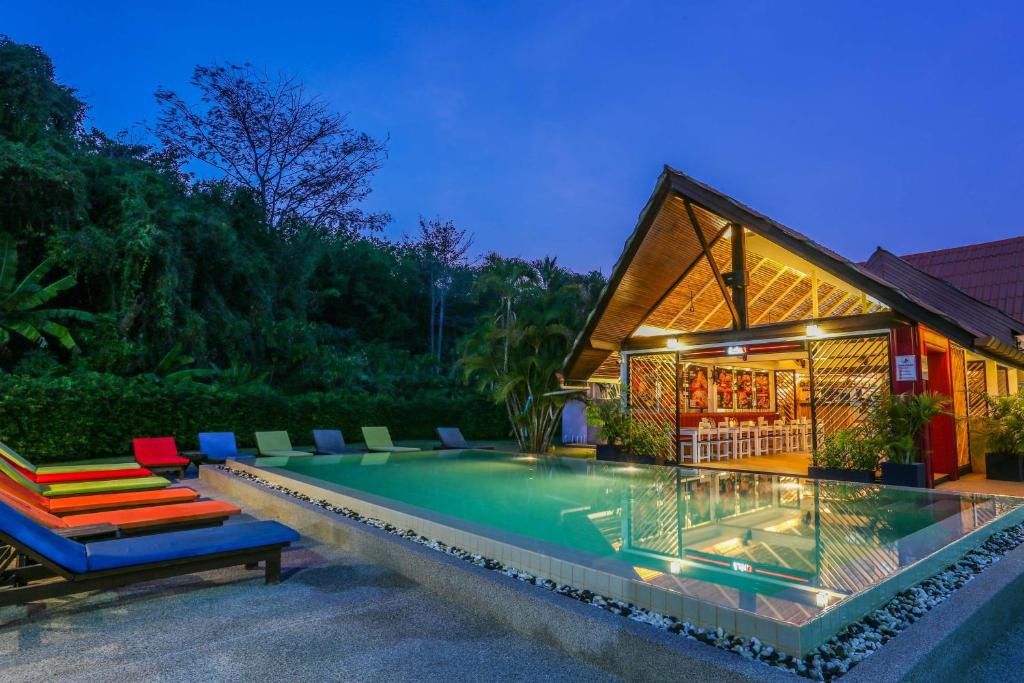 Nai Harn Hotel | Naiharn Beach Resort - SHA Plus Extra