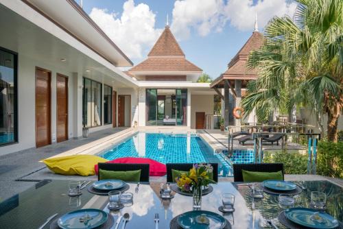 Krabi Villa | Narintara Private Villas - Hotel style service with Free Tuk Tuk to the beach