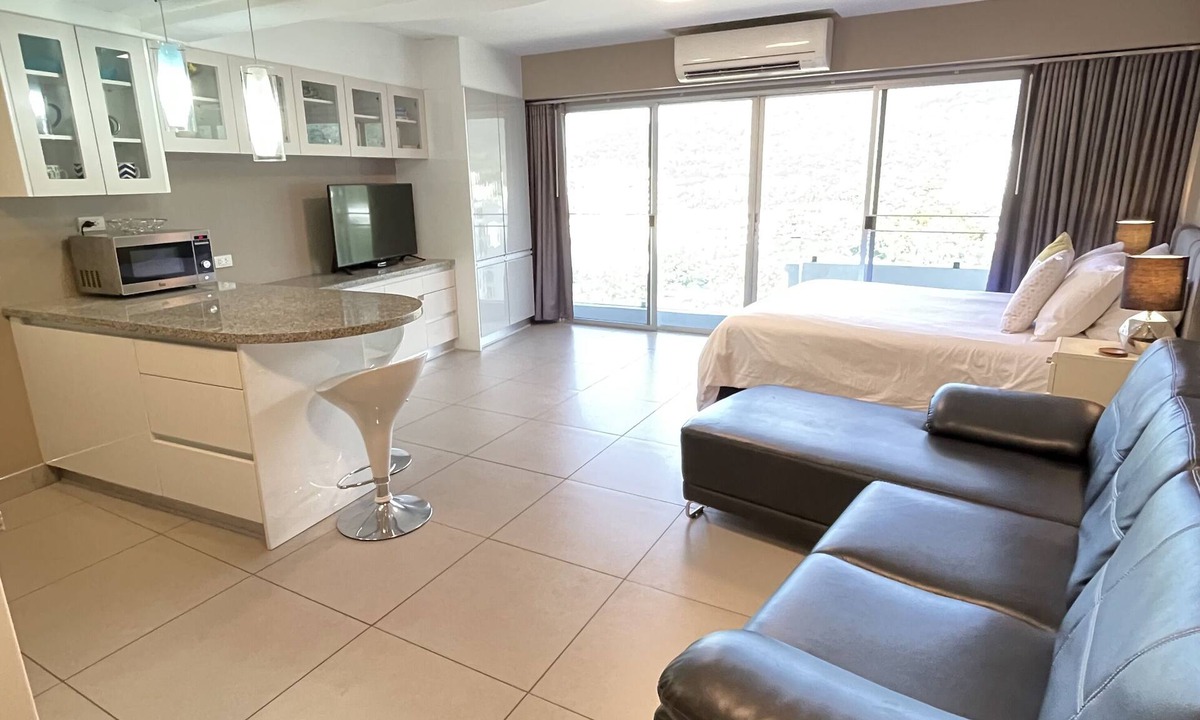 Nimman Apartment | Nimman Studio with FREE Motorbike - Kitchen - View - Chom Doi 1