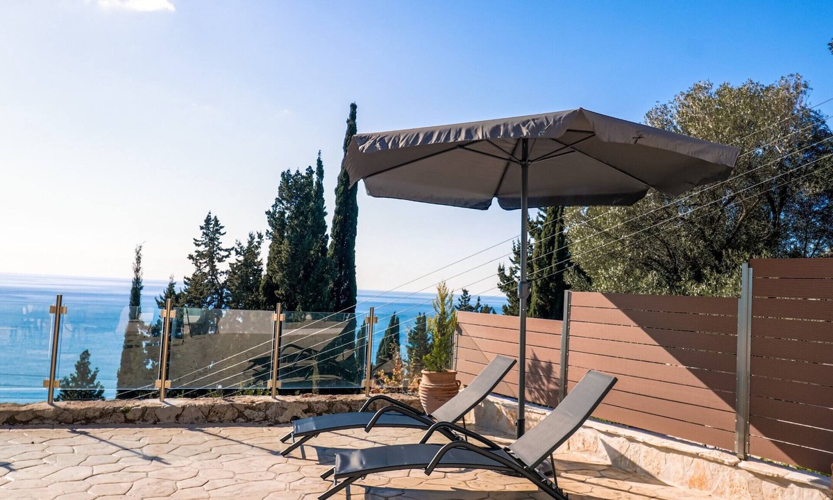Corfu House | Noir Luxury Suite by CorfuEscapes