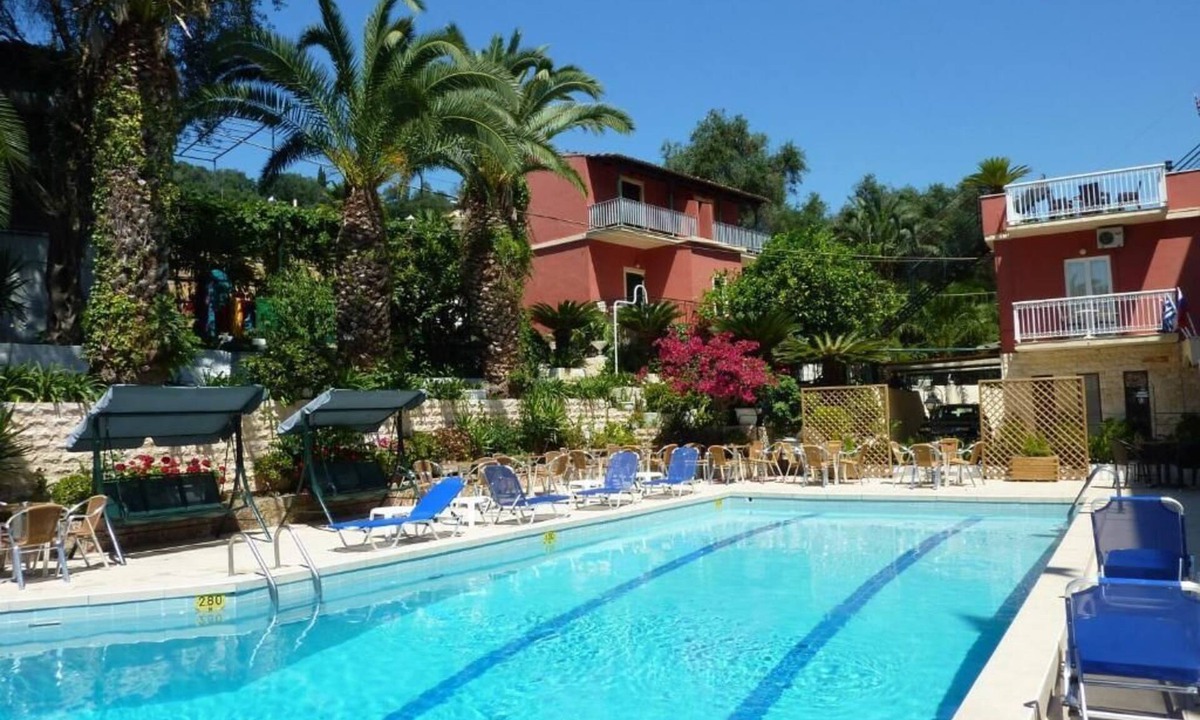Perama Hotel | Oasis Hotel