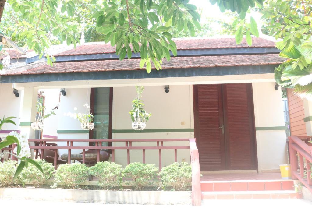 Kampot Hotel | Our House Bungalow