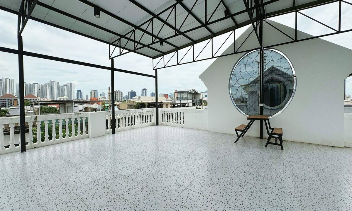 Huai Khwang Hotel | OYO 75465 Lucky Hoste