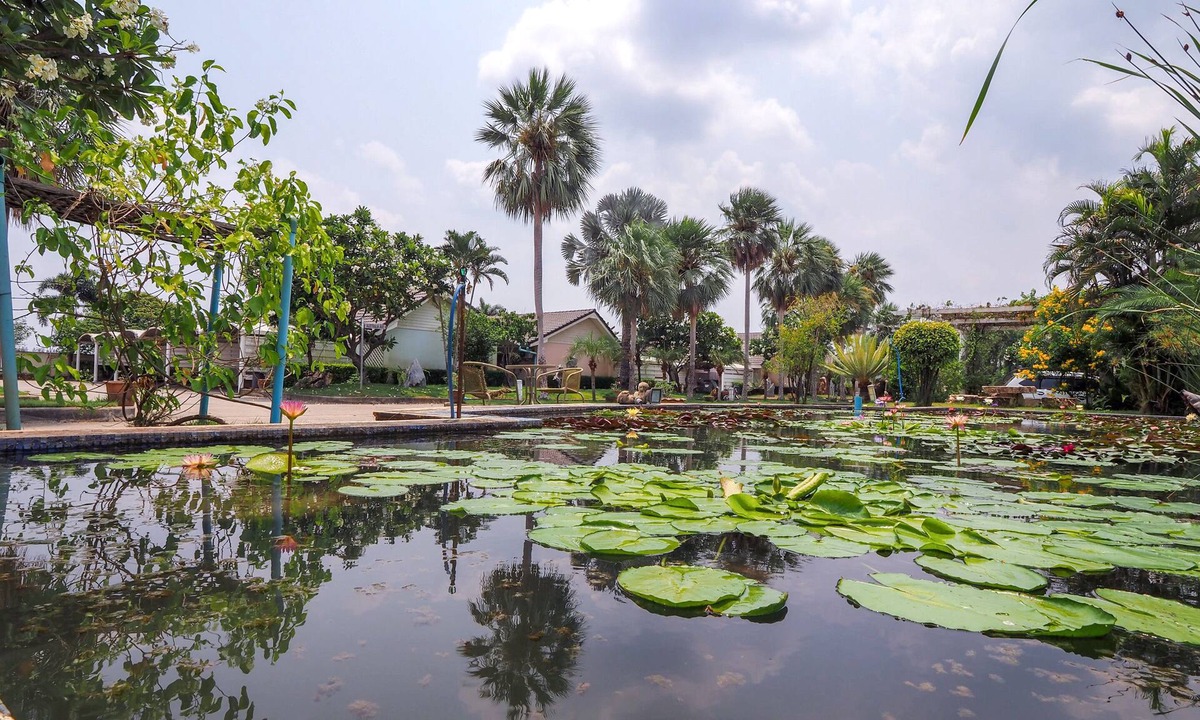 Suphan Buri Hotel | OYO 926 Sydney Resort
