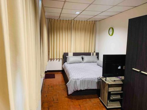 Bang Khen House | Palmhouse studio room