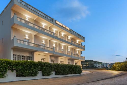Paleopolis Hotel | Paradise Art Hotel by Mr and Mrs White