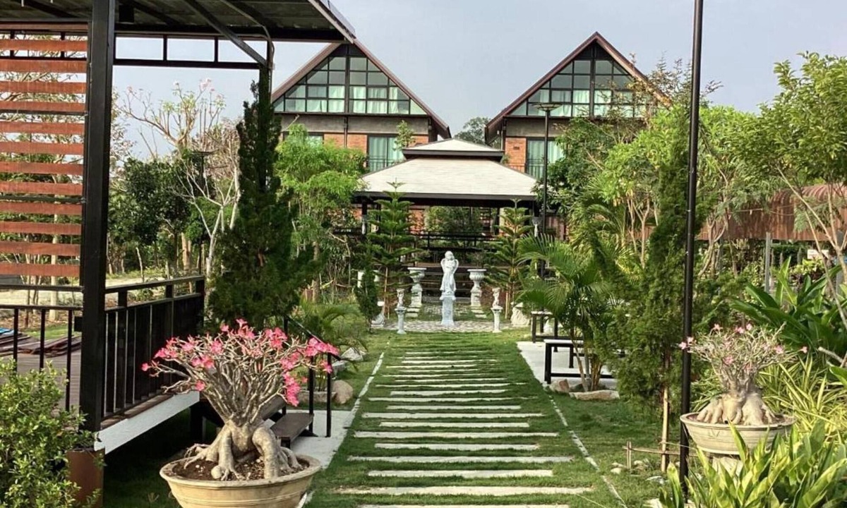 Khanong Phra Resort | Parichat House