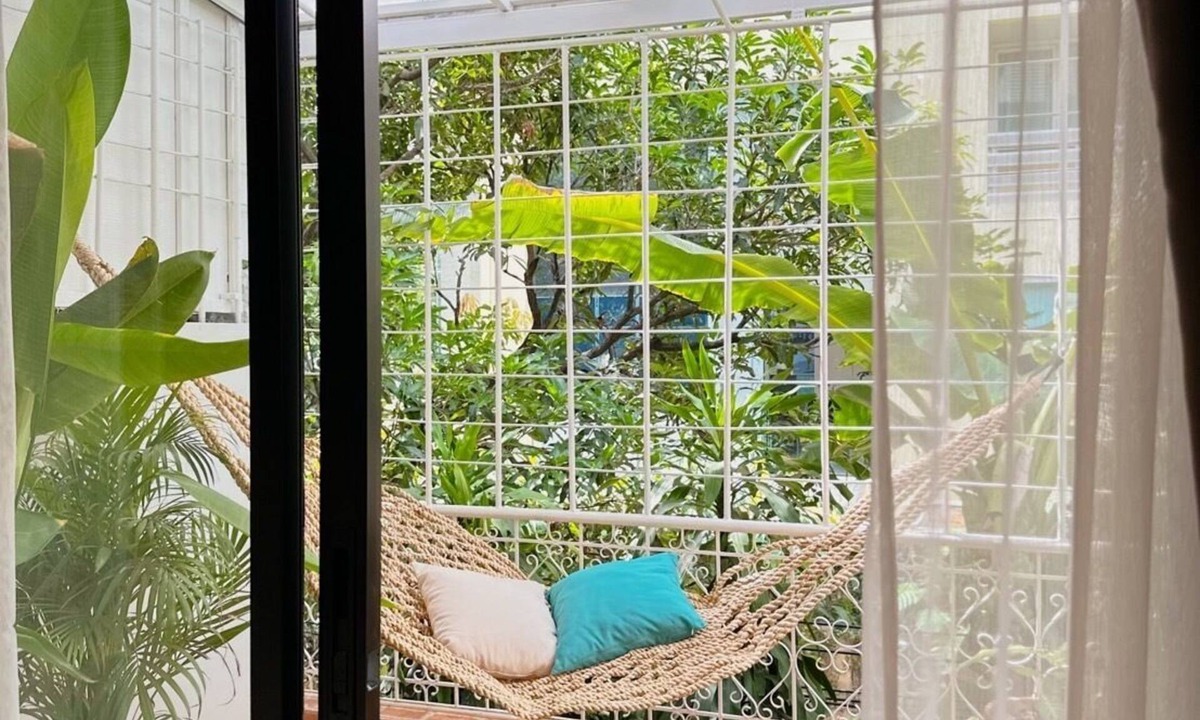 Khlong Toei Nuea House | Perfect 6-bedroom townhome with AC in vibrant Asok