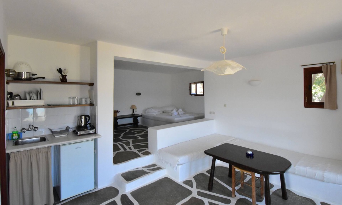 Ios Town Hotel | Petra Holiday Village