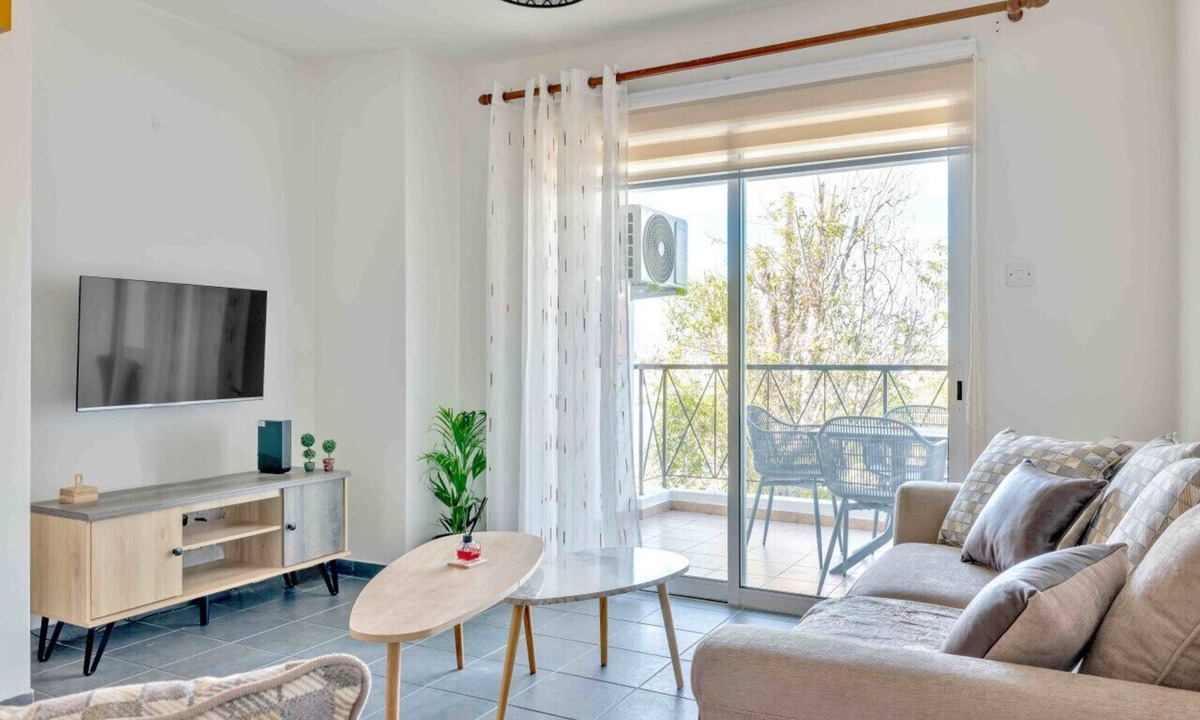 Strovolos Apartment | Phaedrus Living: Modern City Flat Elpida