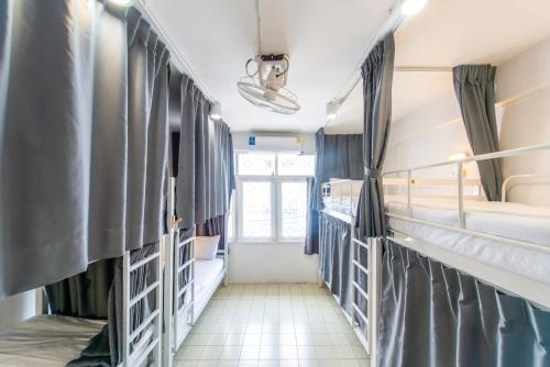 Phra Khanong Hostel | PICCOLO SUKHUMVIT HOSTEL- Self check-in after 6 pm