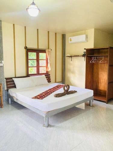 Nuea Khlong House | Pizza classic resort kohjum