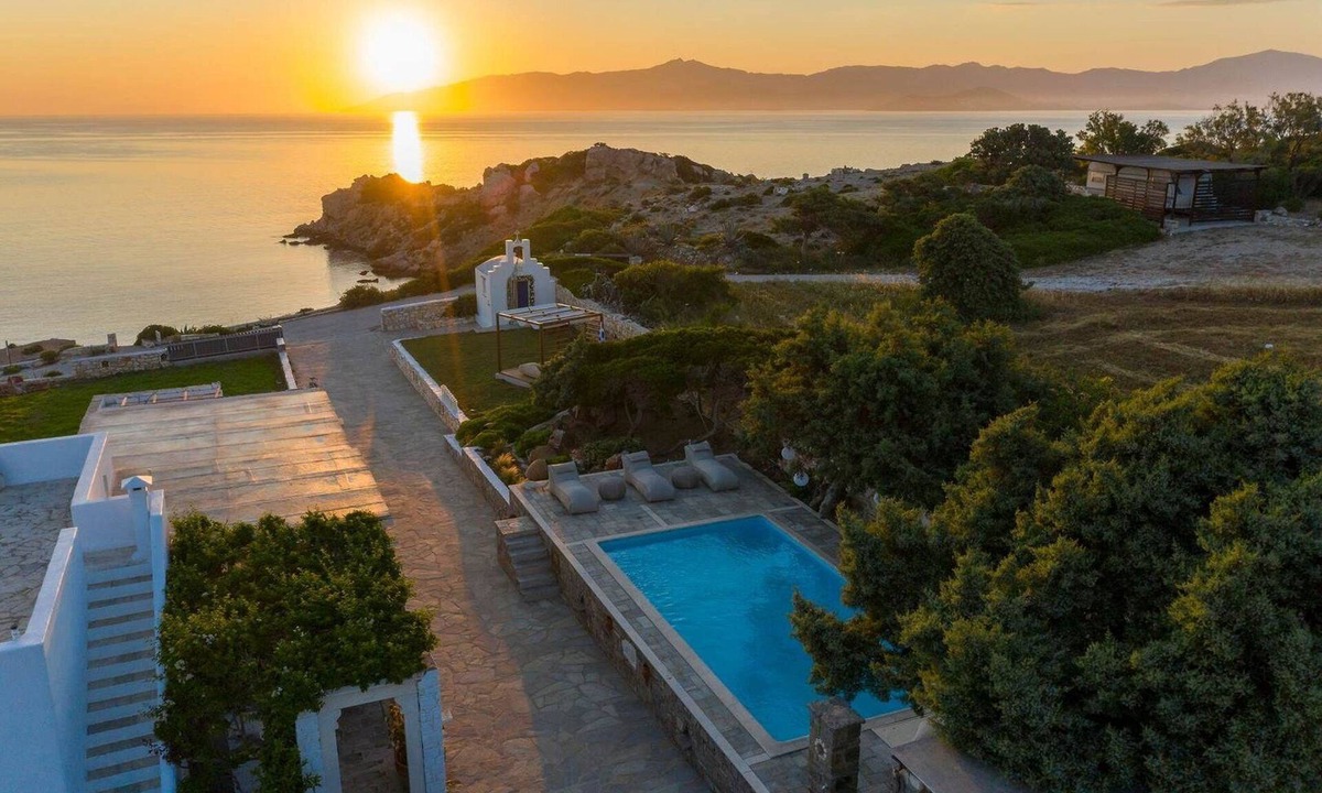 Paros Villa | Platinum Paros Villa | 6 Bedroom Villa | Private Swimming Pool & Stunning Sea.