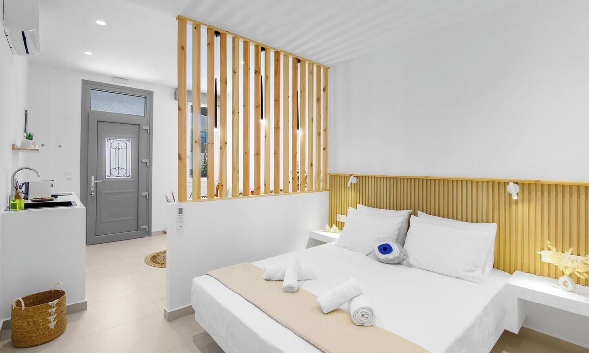 Naousa House | Plori Suite 1