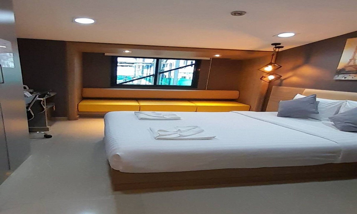 Ratchathewi House | Premium Double Retreat Unwind in Style