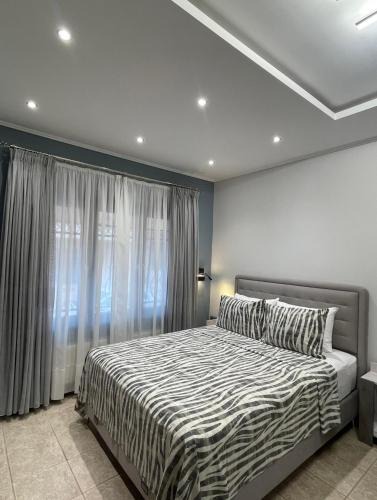 Ano Poli Apartment | Prism Studios free private parking