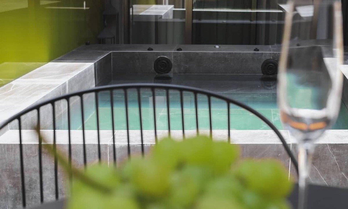 Athens City Centre Apartment | Private Pool Luxury with Hammam & Jacuzzi | Nikiou Suites