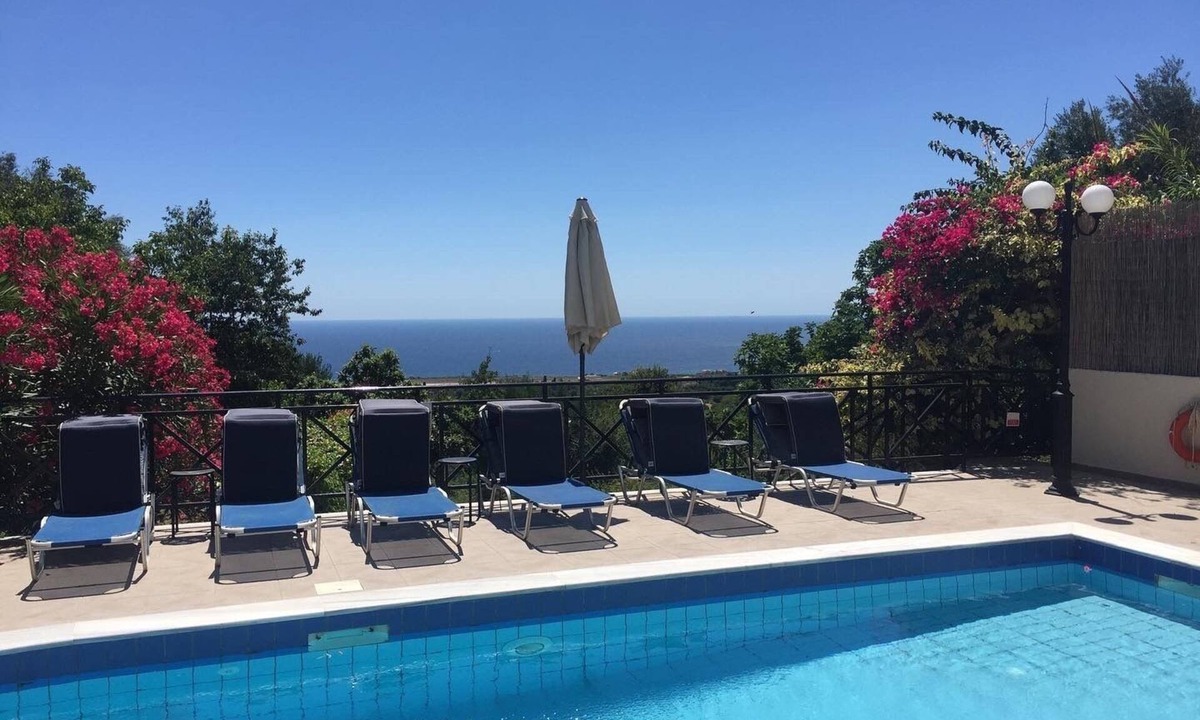 Sarlata Villa | Private pool & Sleeps up to 10 People, Great seaviews