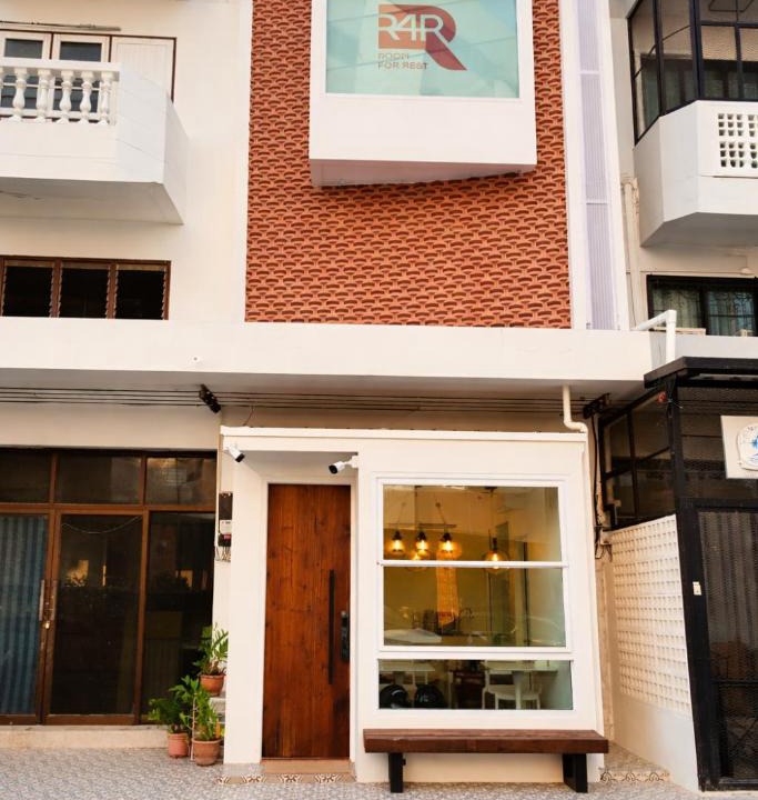 Ban Bang Saen Hotel | R4R RoomforRest Boutique Hotel Bangsaen Beach