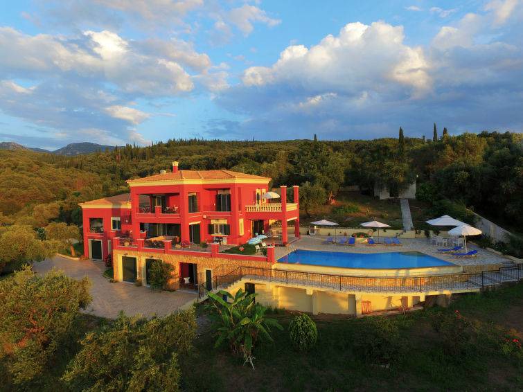 Sfakera House | Red Queen