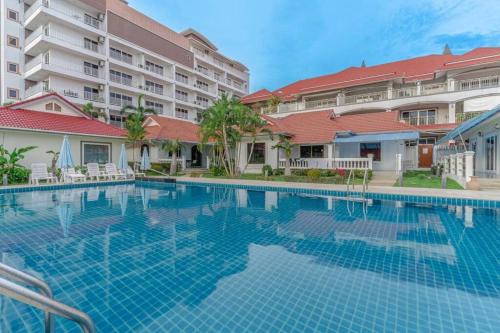 Pratumnak Hill Villa | Resort 3-2BR Huge Pool, BBQ, 300m-Beach, 8 mins to Walking Street