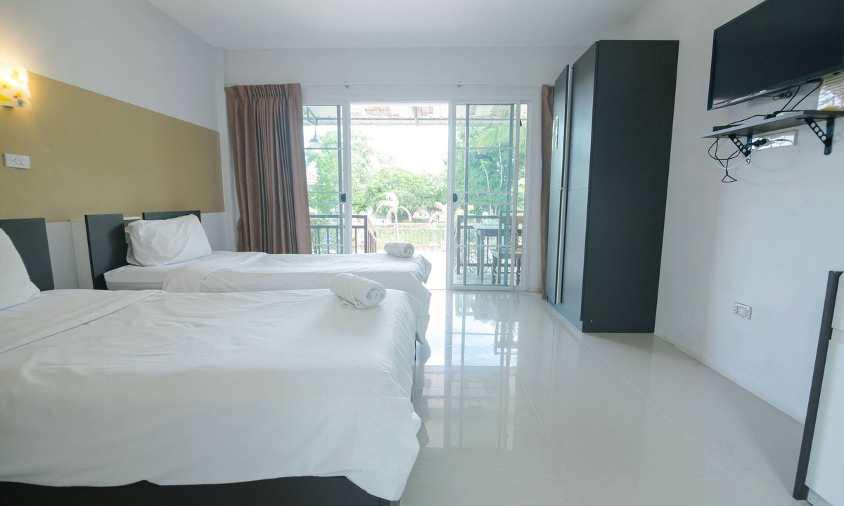 Chom Bueng Resort | Reuan Chom Dao Resort