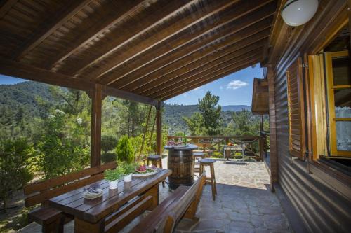 Spilia Ski Chalet | Ricky Chalet Near Troodos