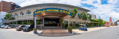 Mueang Samut Prakan District Resort | Rimkhobfa Urban Resort