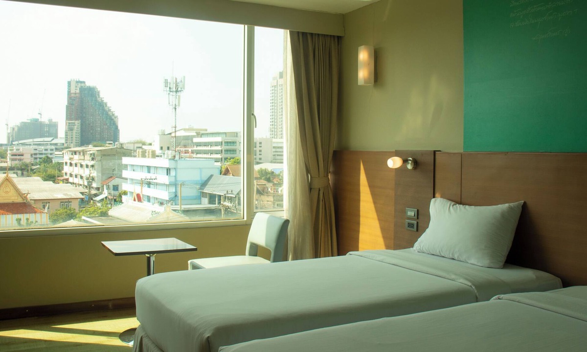 Bang Phlat Hotel | Riverside Bangkok Hotel