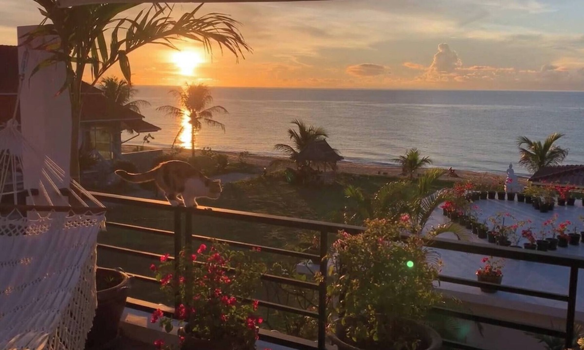 Huai Yang Apartment | Romantic Beachside Retreat with Breathtaking Views