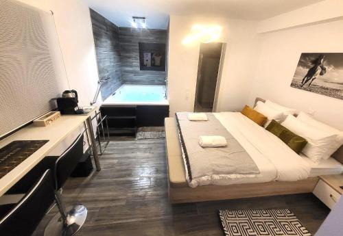 Kinosargous Apartment | Romantic Suite&GRANT Jacuzzi