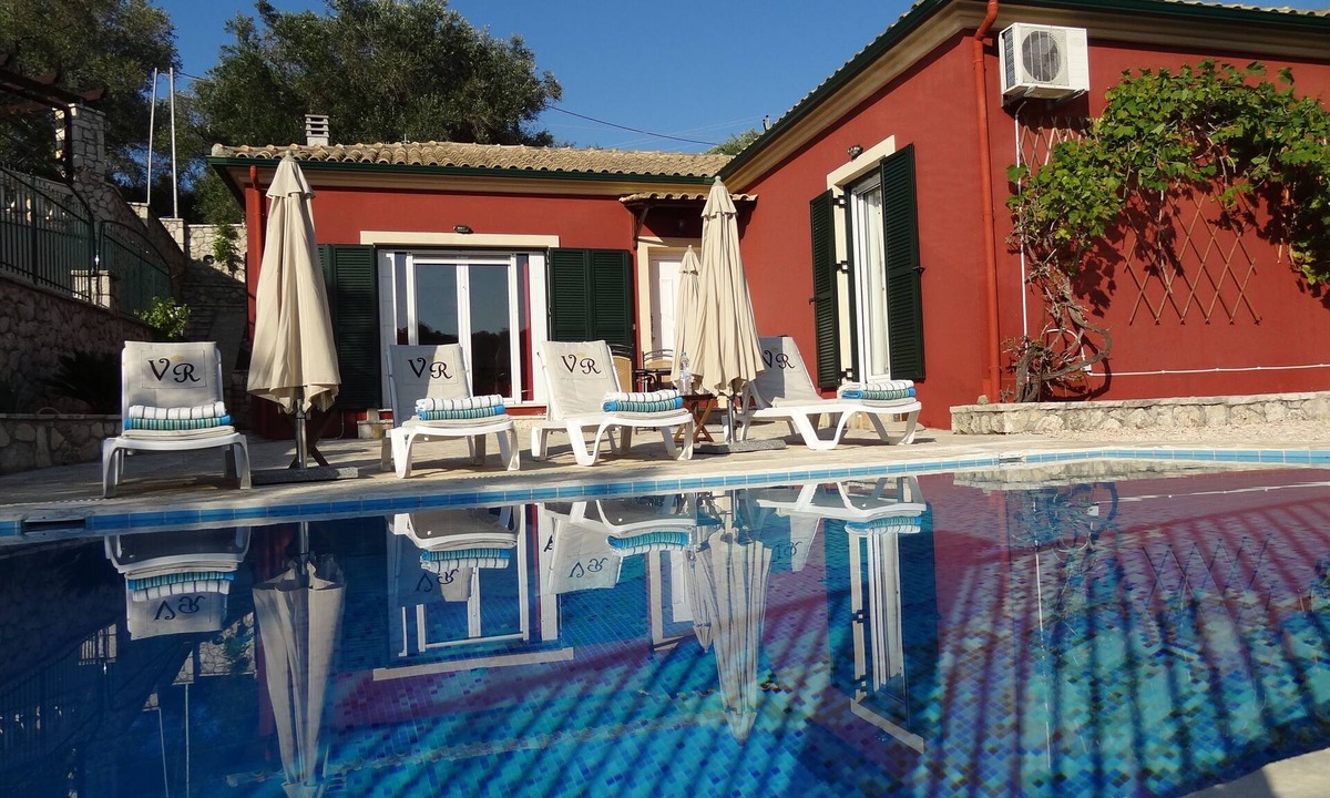 Agios Ioannis Villa | Romantic Villa, central location, priv. pool, sun terrace, 10 mins to the beach!