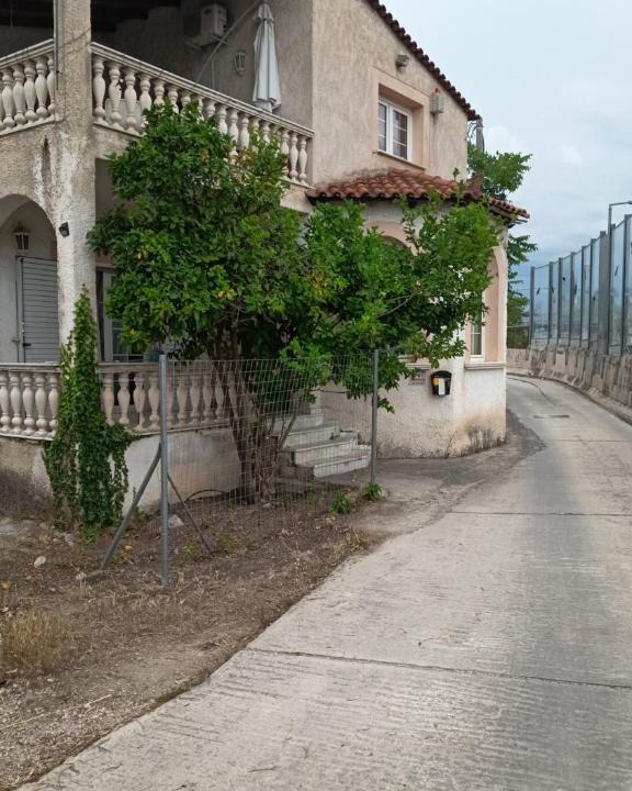 Pallini House | Rooms 200 Meter from Pallini Metro 18 minutes from Syntagma climate just call landline or ring you get keys for entrance